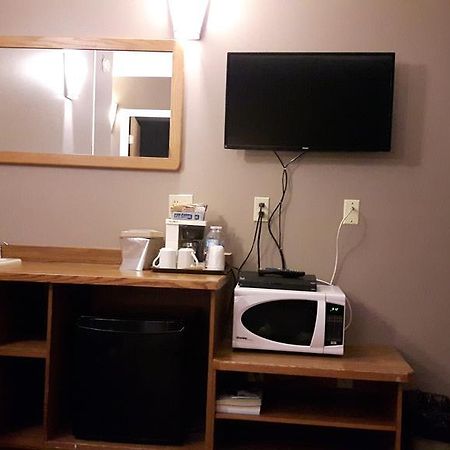 Canway Inn & Suites Dauphin 외부 사진