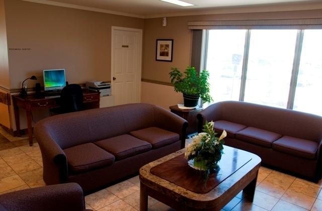 Canway Inn & Suites Dauphin 외부 사진