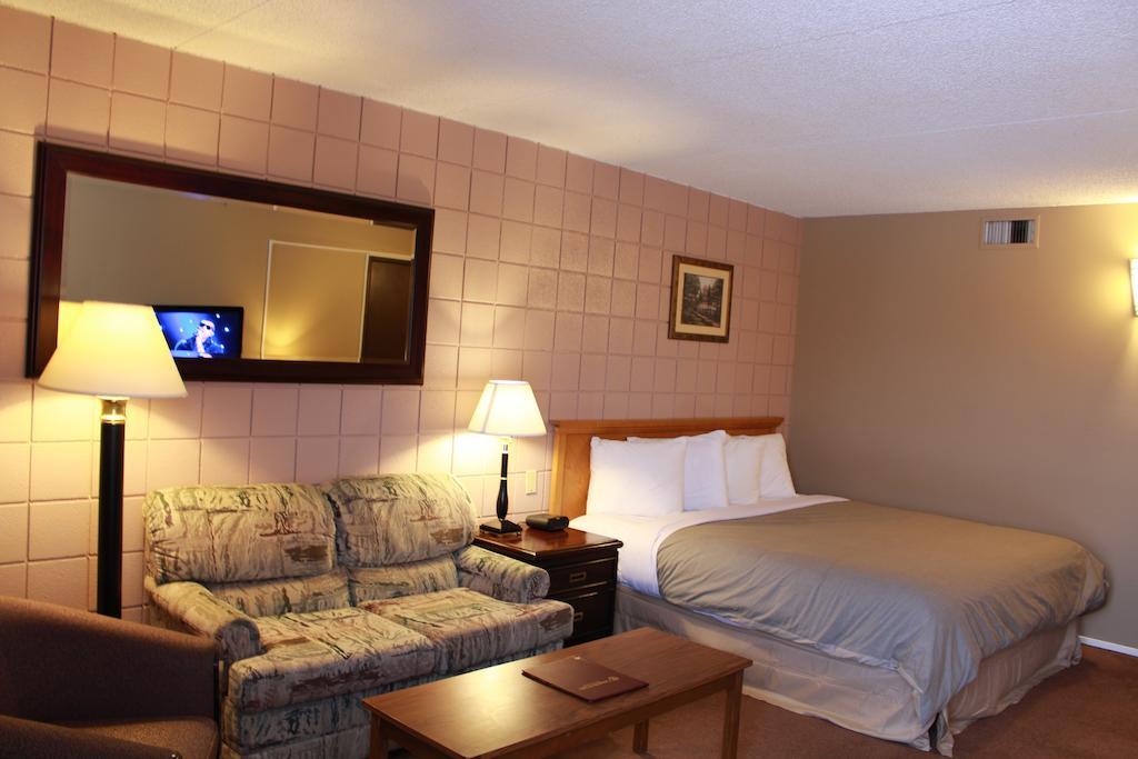 Canway Inn & Suites Dauphin 외부 사진