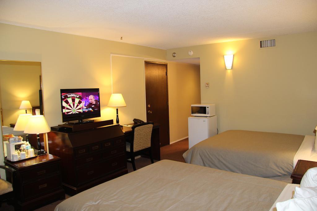 Canway Inn & Suites Dauphin 외부 사진