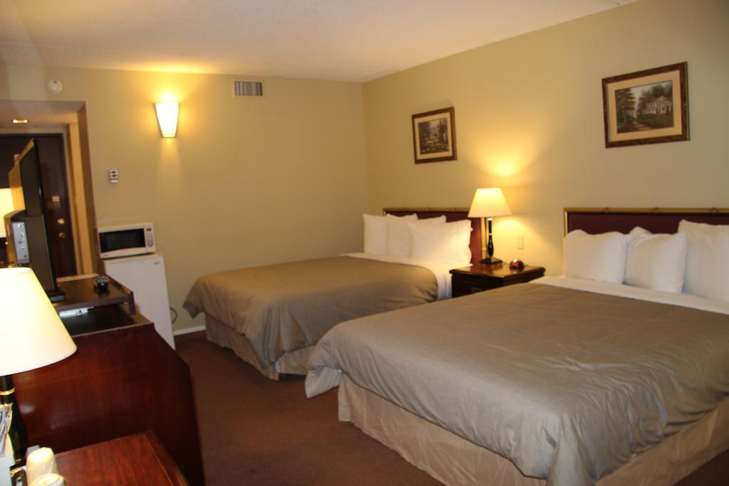 Canway Inn & Suites Dauphin 외부 사진