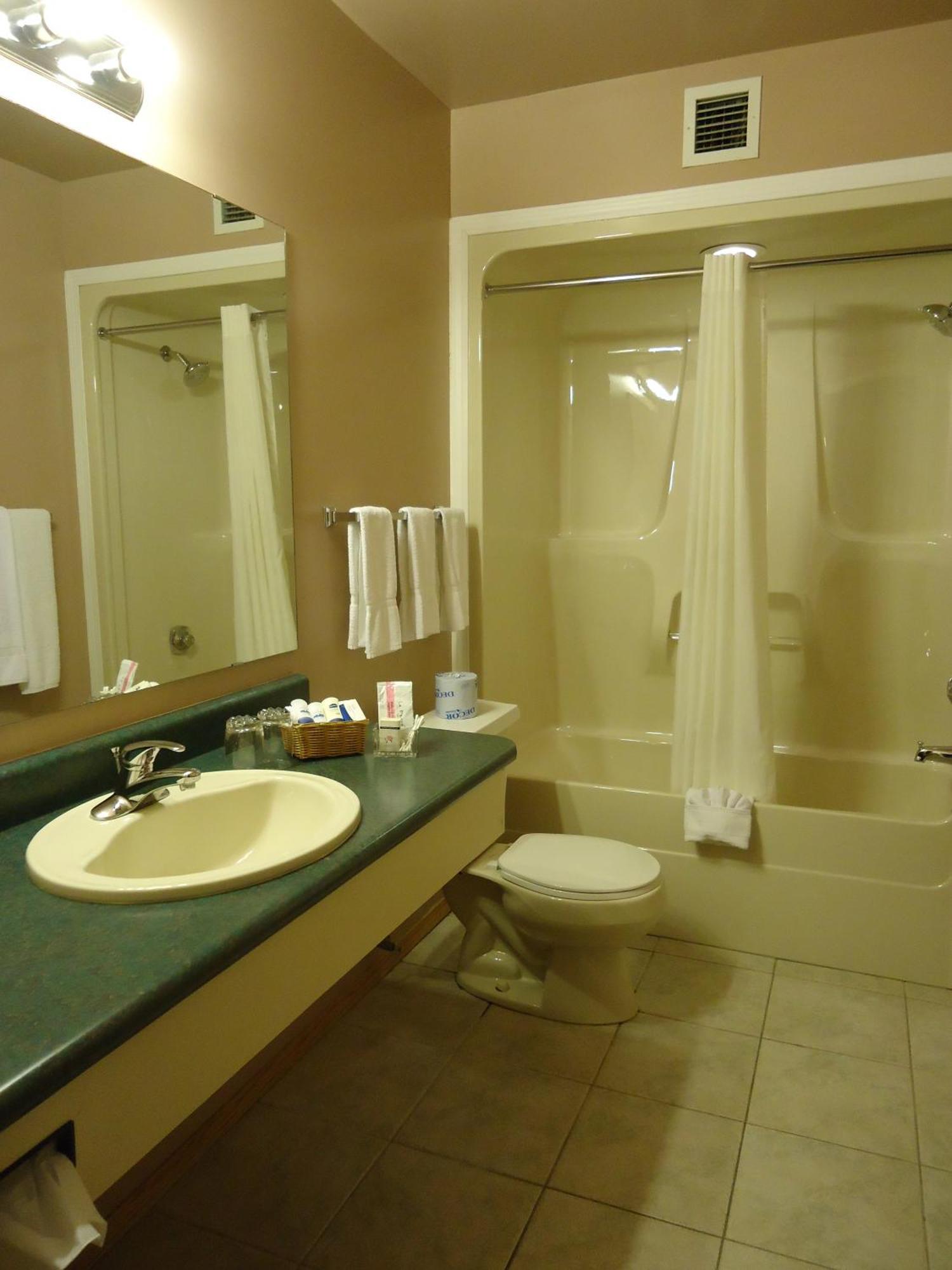 Canway Inn & Suites Dauphin 객실 사진