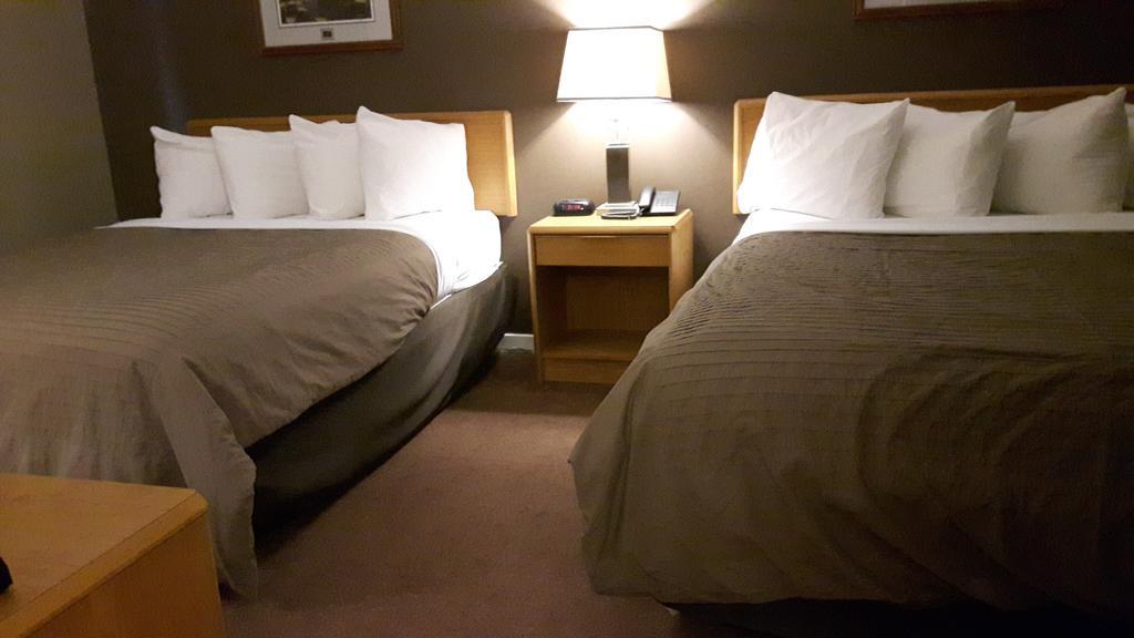 Canway Inn & Suites Dauphin 외부 사진