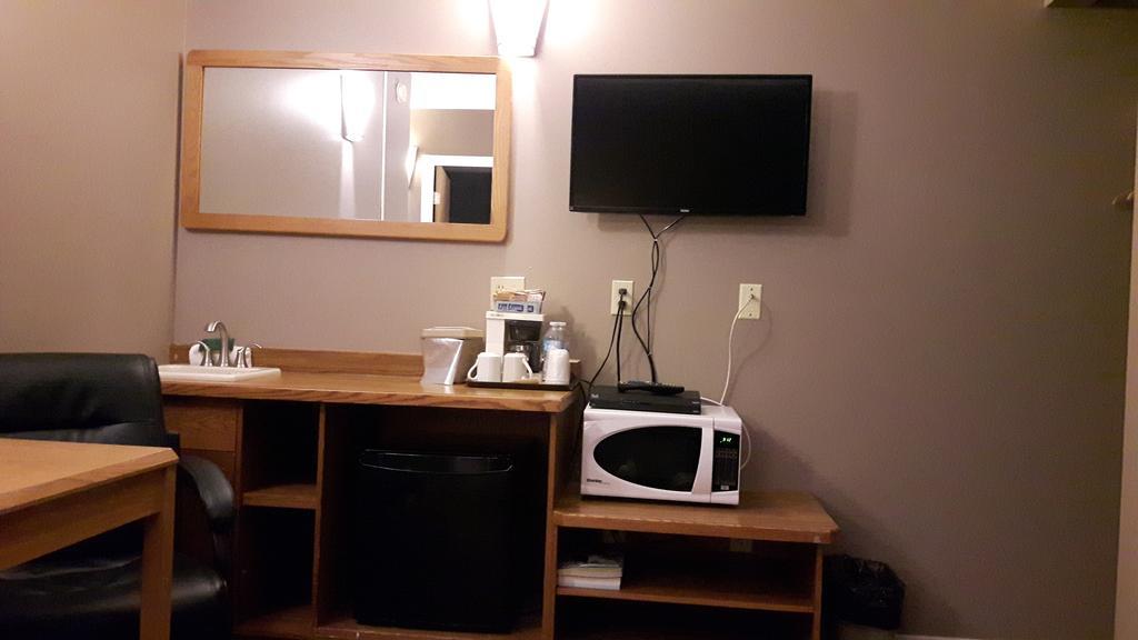 Canway Inn & Suites Dauphin 외부 사진