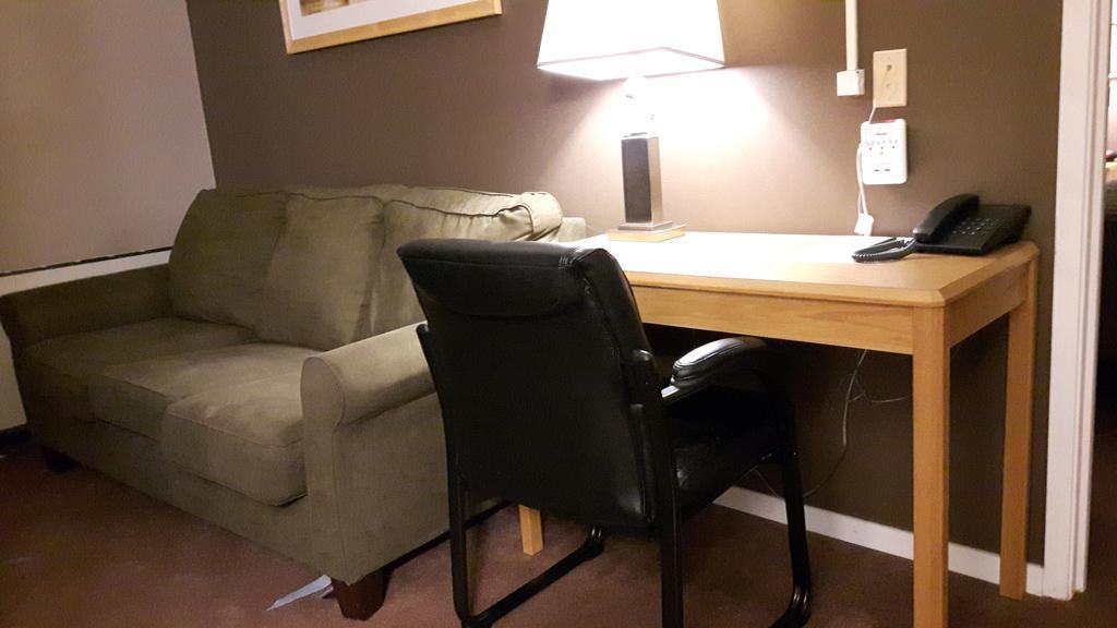Canway Inn & Suites Dauphin 외부 사진