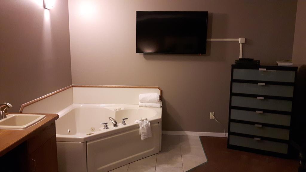 Canway Inn & Suites Dauphin 외부 사진