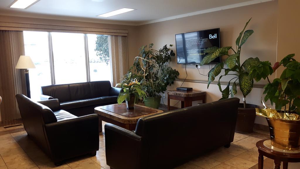 Canway Inn & Suites Dauphin 외부 사진